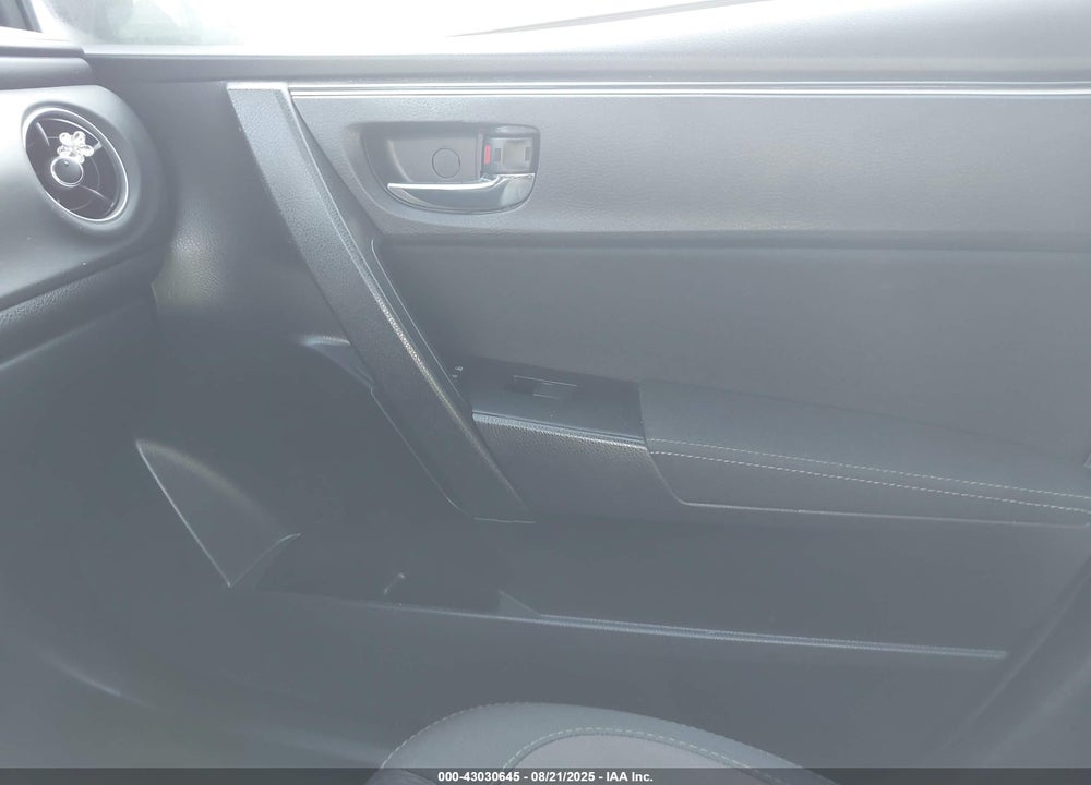 2018 TOYOTA COROLLA LE VIN: 2T1BURHE0JC010603