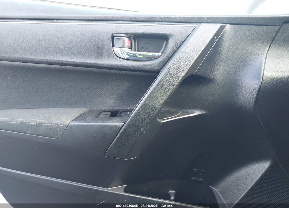 2018 TOYOTA COROLLA LE VIN: 2T1BURHE0JC010603