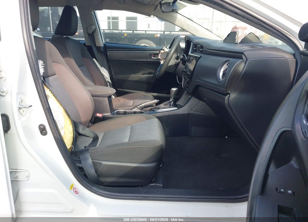2018 TOYOTA COROLLA LE VIN: 2T1BURHE0JC010603