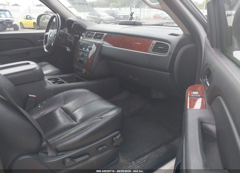 2013 CHEVROLET SUBURBAN 1500 VIN: 1GNSKJE72DR126867