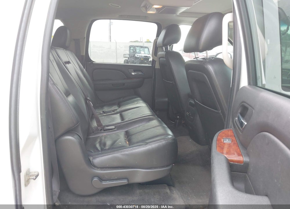 2013 CHEVROLET SUBURBAN 1500 VIN: 1GNSKJE72DR126867