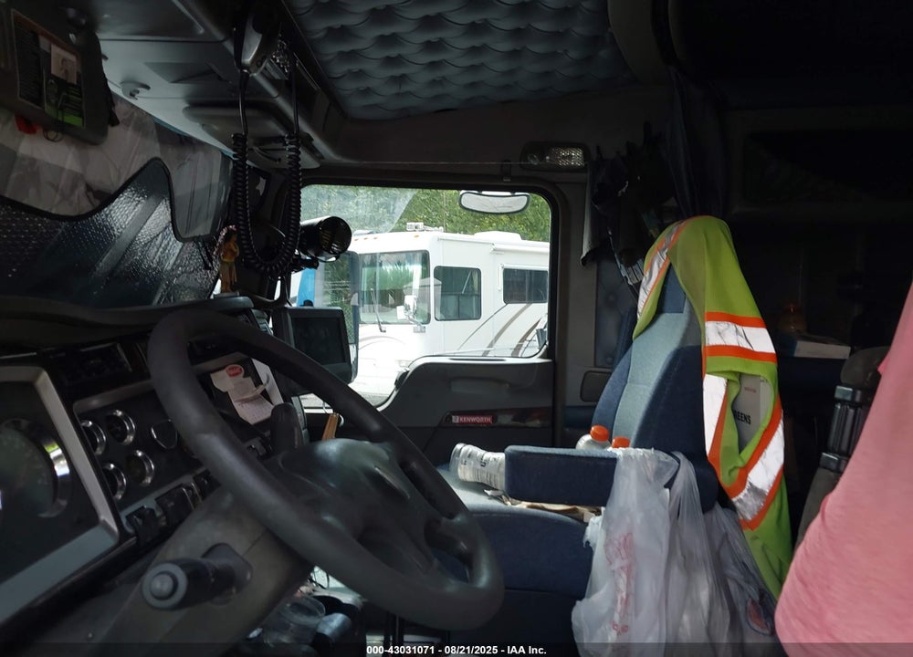 2013 KENWORTH CONSTRUCTION T660 VIN: 1XKADP9X7DJ339490