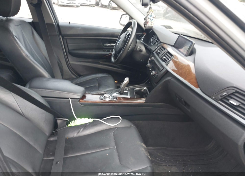 2013 BMW 3 SERIES VIN: WBA3B3C50DF541825