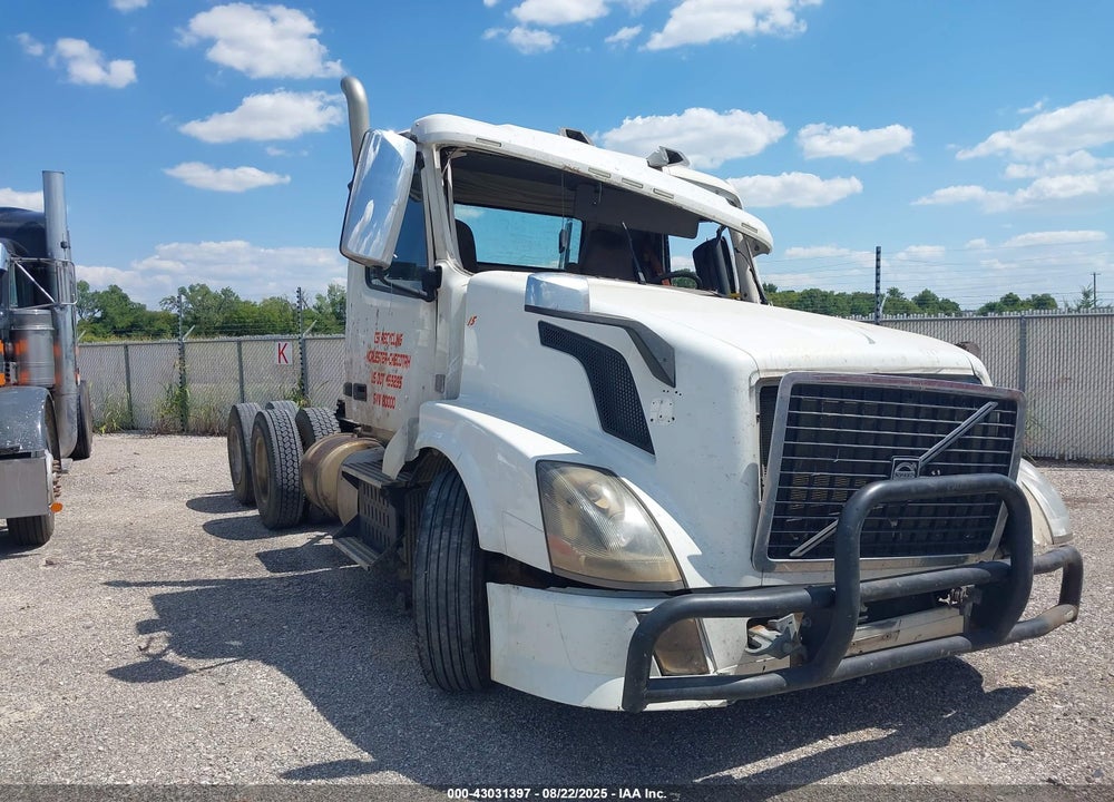 2015 VOLVO VN VNL VIN: 4V4NC9DG2FN920690