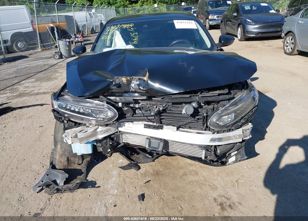 2018 HONDA ACCORD VIN: 1HGCV1F57JA098061