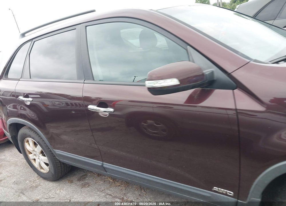 2011 KIA SORENTO VIN: 5XYKTCA14BG033704