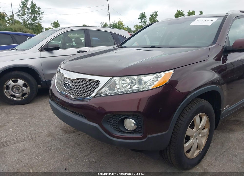 2011 KIA SORENTO VIN: 5XYKTCA14BG033704