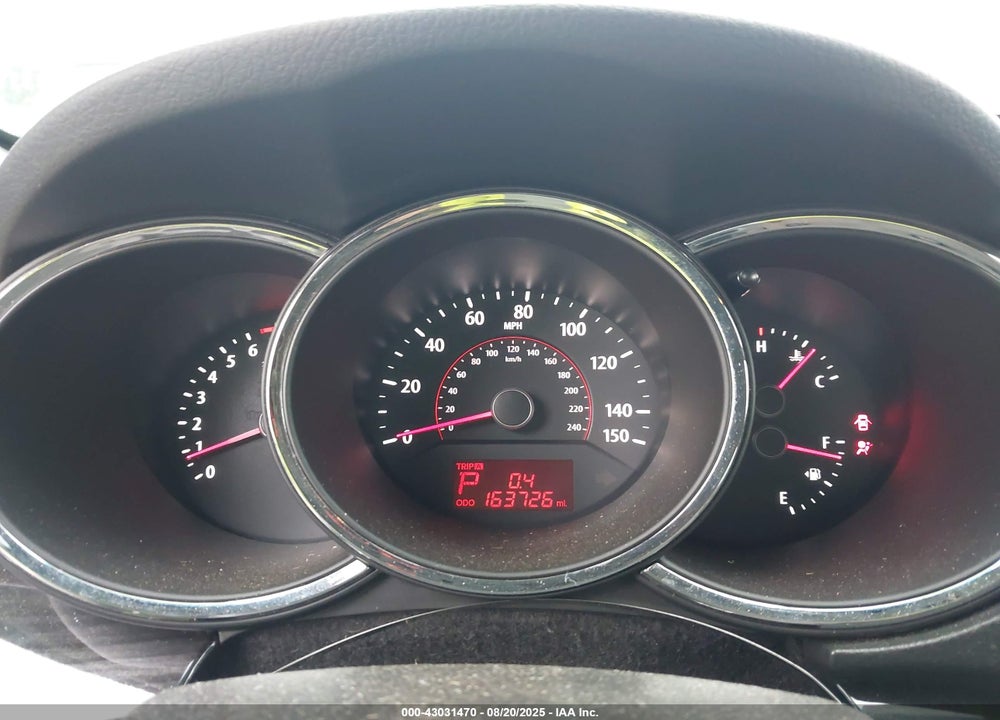 2011 KIA SORENTO VIN: 5XYKTCA14BG033704