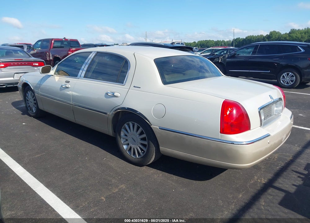 2005 LINCOLN TOWN CAR SIGNATURE VIN: 1LNHM81W75Y667631