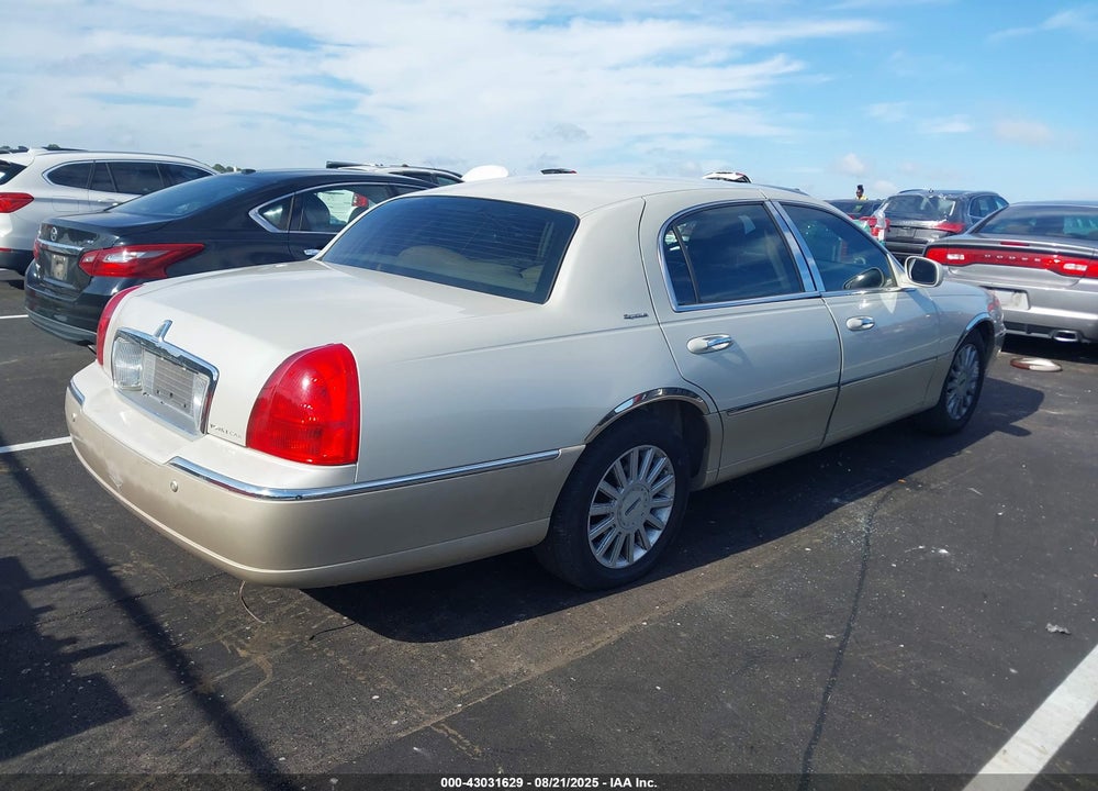 2005 LINCOLN TOWN CAR SIGNATURE VIN: 1LNHM81W75Y667631