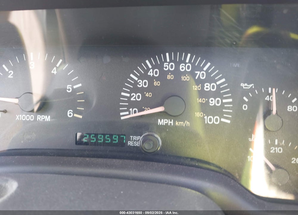2000 JEEP CHEROKEE CLASSIC VIN: 1J4FF58SXYL267033