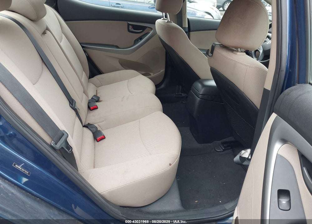 2016 HYUNDAI ELANTRA VIN: 5NPDH4AE7GH775579