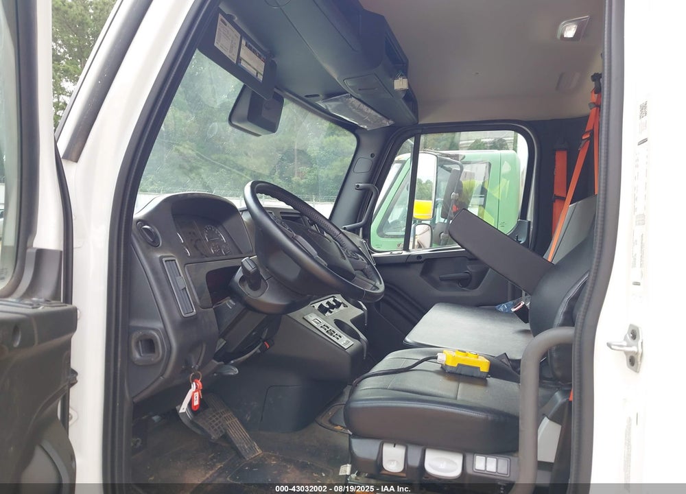 2025 FREIGHTLINER M2 106 VIN: 1FVACWFC9SHVX7490