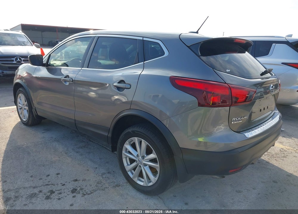 2017 NISSAN ROGUE VIN: JN1BJ1CP1HW022671