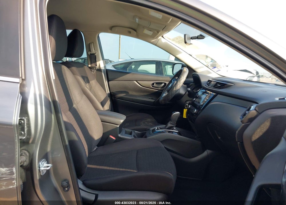2017 NISSAN ROGUE VIN: JN1BJ1CP1HW022671