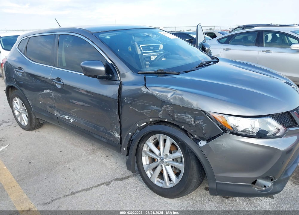 2017 NISSAN ROGUE VIN: JN1BJ1CP1HW022671