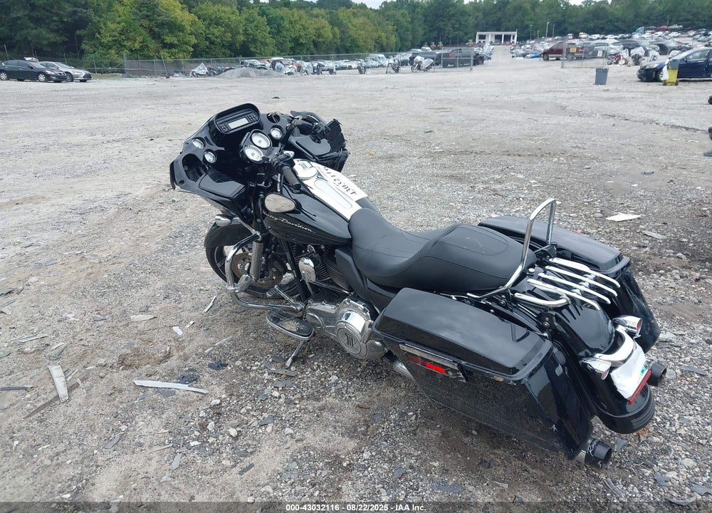 2011 HARLEY-DAVIDSON FLTRX VIN: 1HD1KHM15BB624284