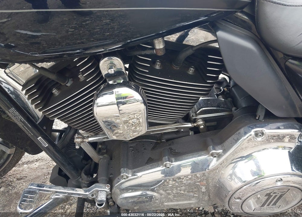 2011 HARLEY-DAVIDSON FLTRX VIN: 1HD1KHM15BB624284
