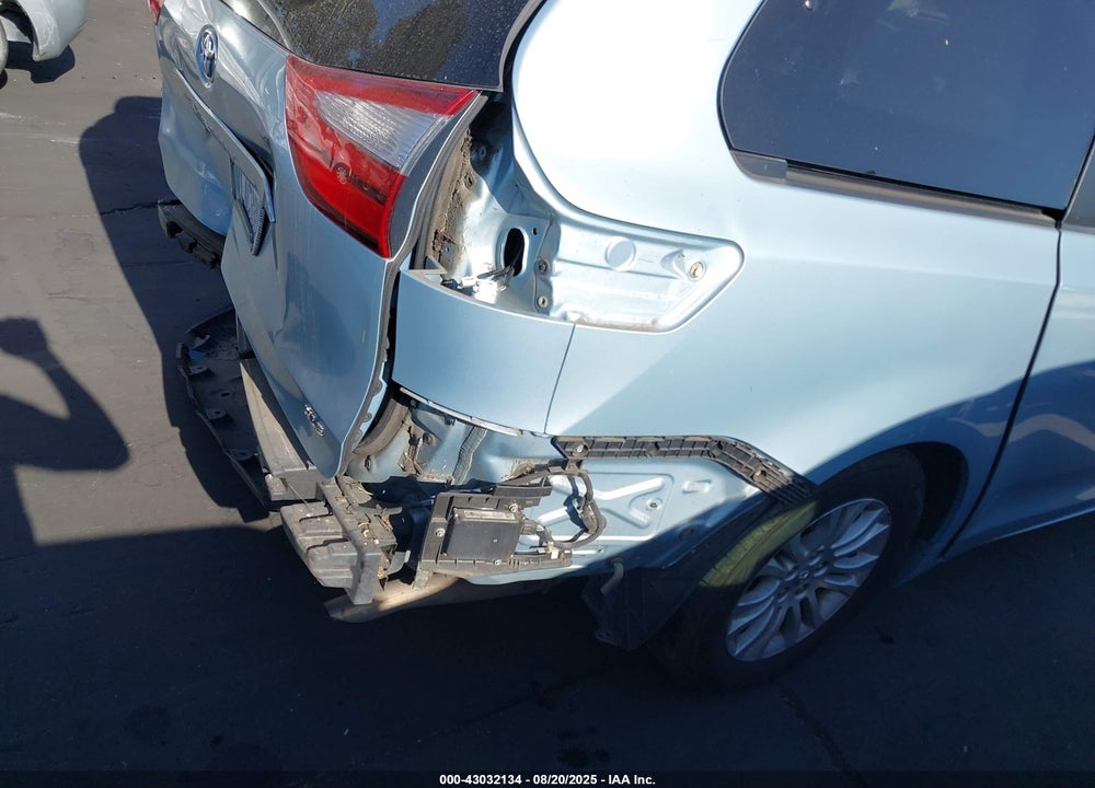 2015 TOYOTA SIENNA XLE 8 PASSENGER VIN: 5TDYK3DC6FS553342
