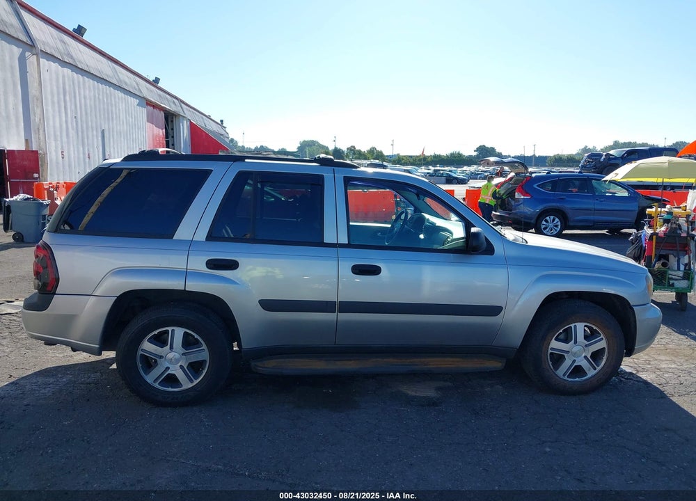 2005 CHEVROLET TRAILBLAZER LS VIN: 1GNDT13S052147904