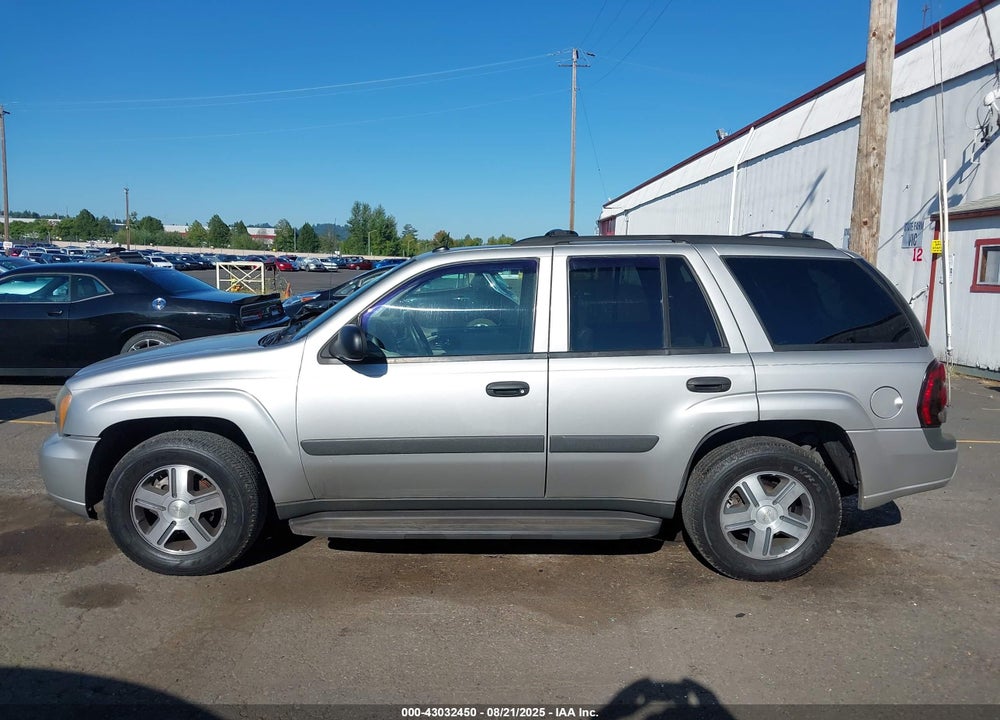 2005 CHEVROLET TRAILBLAZER LS VIN: 1GNDT13S052147904