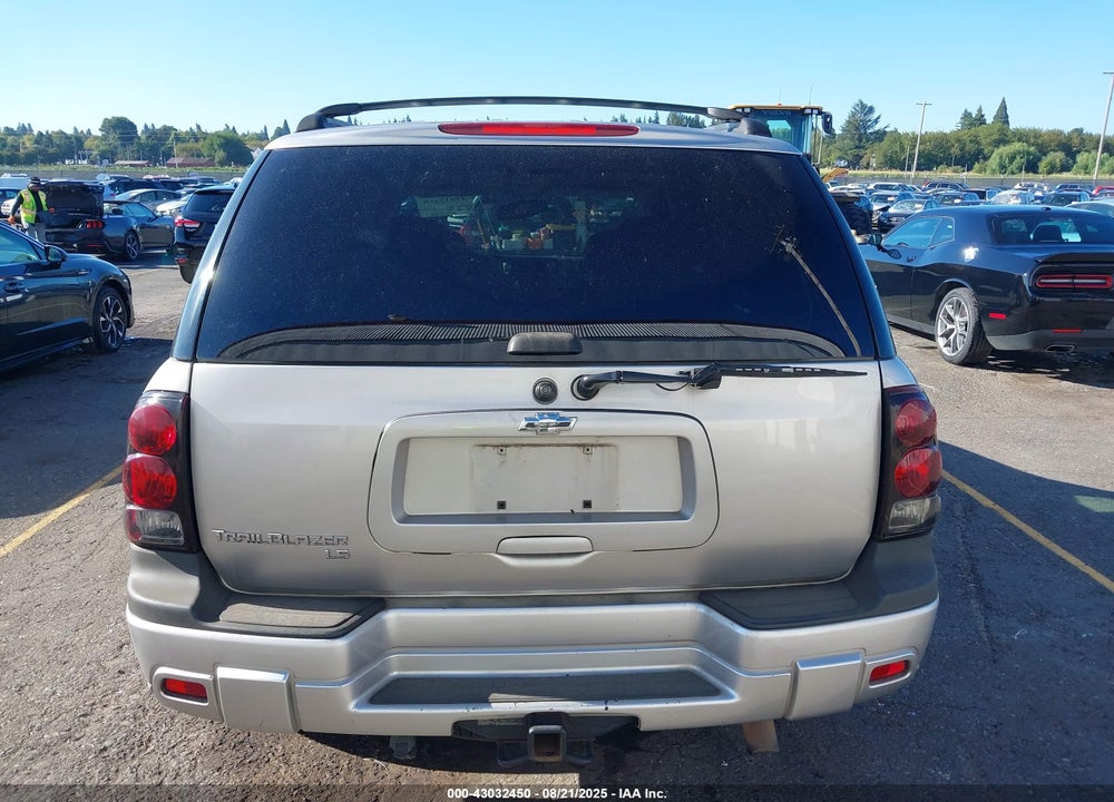 2005 CHEVROLET TRAILBLAZER LS VIN: 1GNDT13S052147904