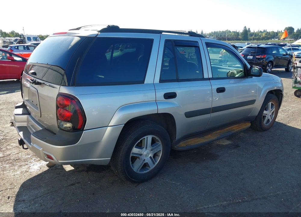 2005 CHEVROLET TRAILBLAZER LS VIN: 1GNDT13S052147904