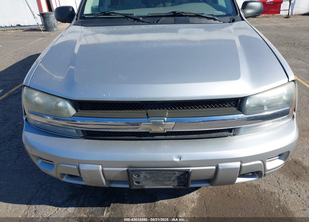 2005 CHEVROLET TRAILBLAZER LS VIN: 1GNDT13S052147904