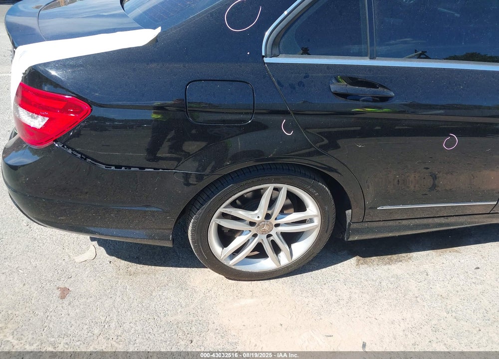 2013 MERCEDES-BENZ C 300 SPORT 4MATIC VIN: WDDGF8AB9DG123102