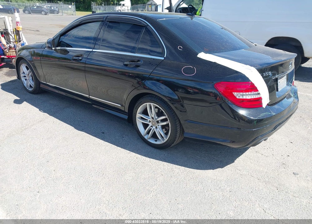 2013 MERCEDES-BENZ C 300 SPORT 4MATIC VIN: WDDGF8AB9DG123102
