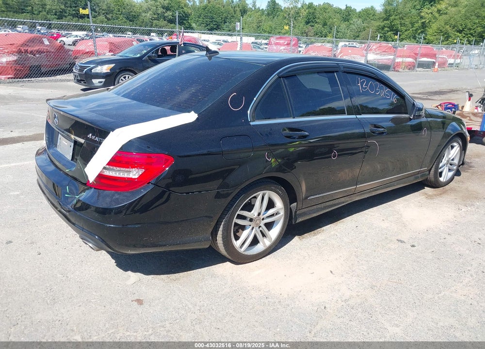 2013 MERCEDES-BENZ C 300 SPORT 4MATIC VIN: WDDGF8AB9DG123102