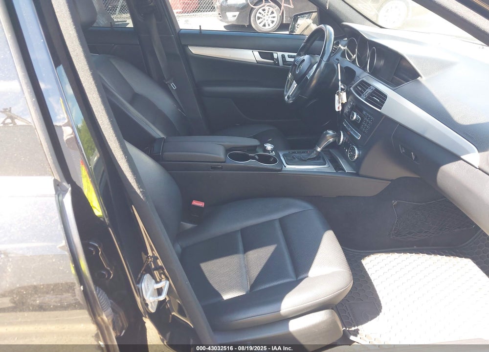 2013 MERCEDES-BENZ C 300 SPORT 4MATIC VIN: WDDGF8AB9DG123102