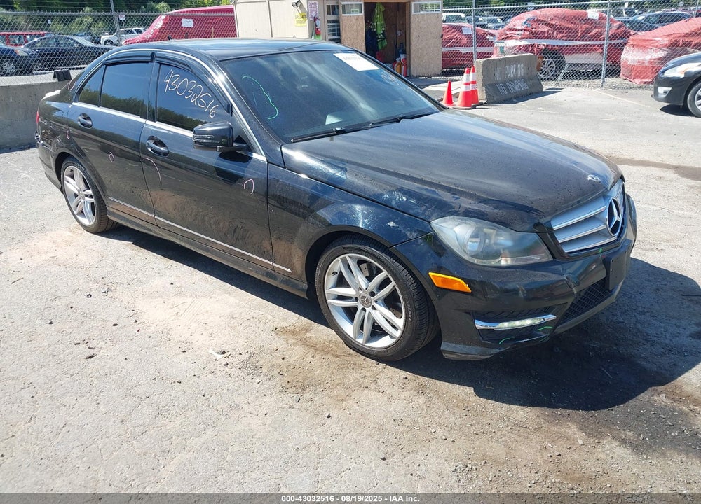 2013 MERCEDES-BENZ C 300 SPORT 4MATIC VIN: WDDGF8AB9DG123102