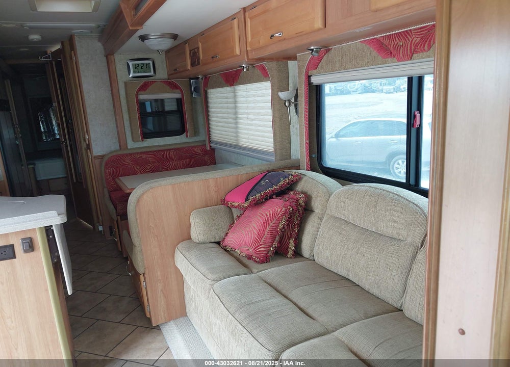 2007 NATIONAL RV DOLPHIN VIN: 1F6NF53Y760A12869