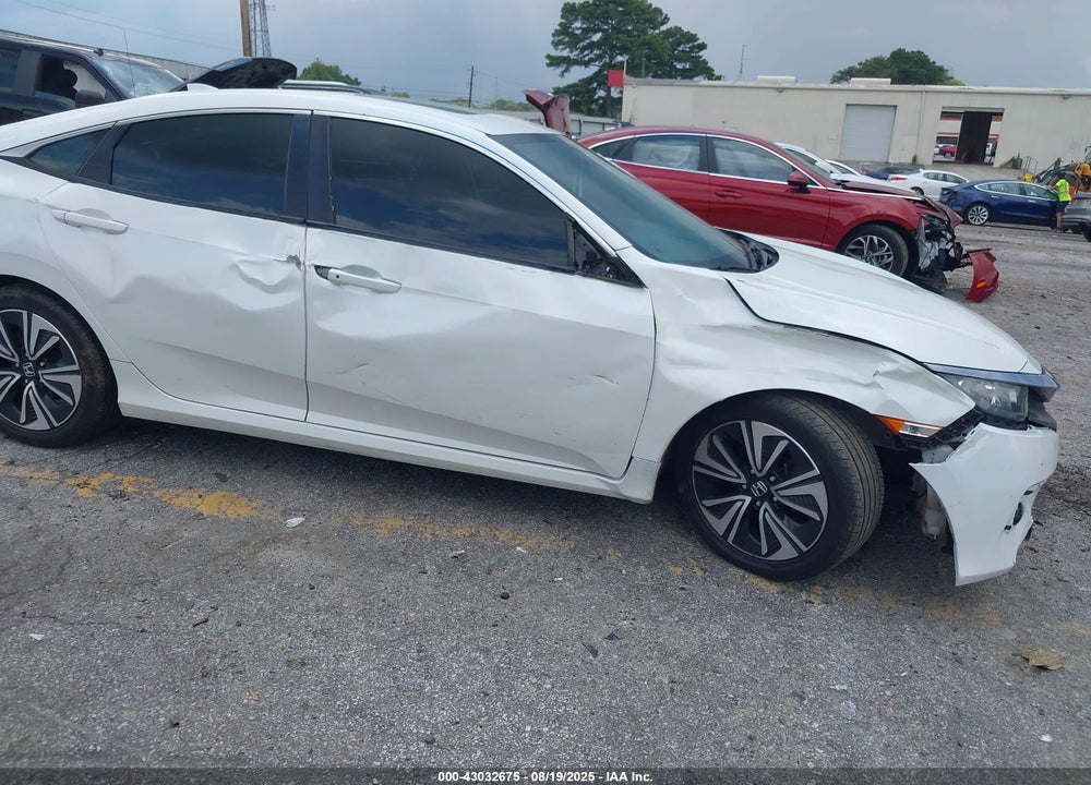 2017 HONDA CIVIC VIN: 19XFC1F33HE029083