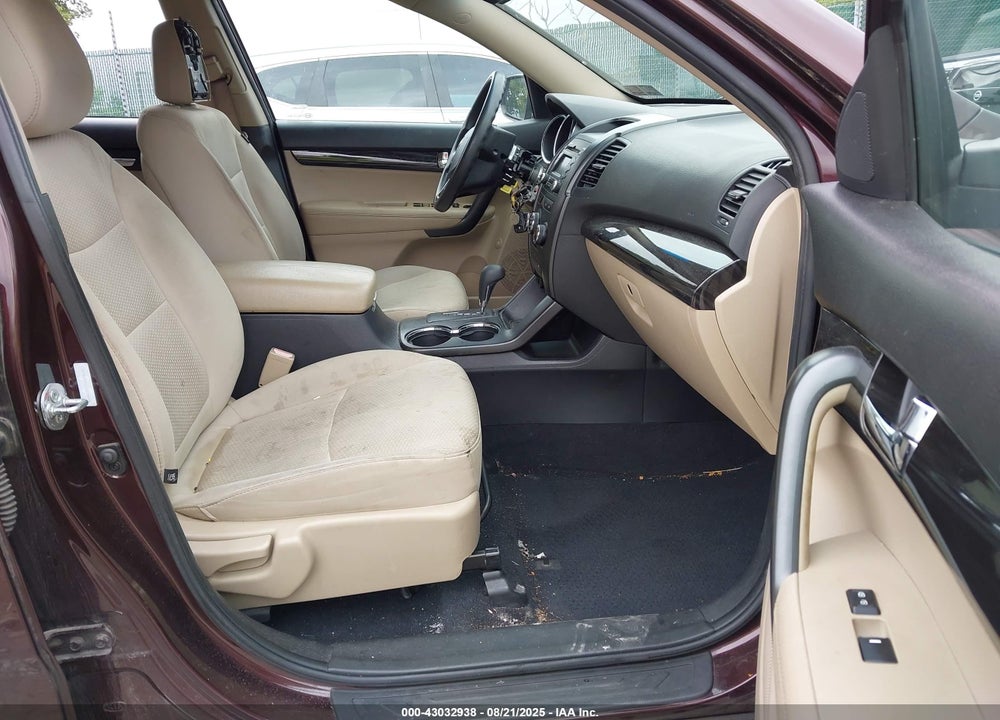2012 KIA SORENTO VIN: 5XYKT3A61CG298836
