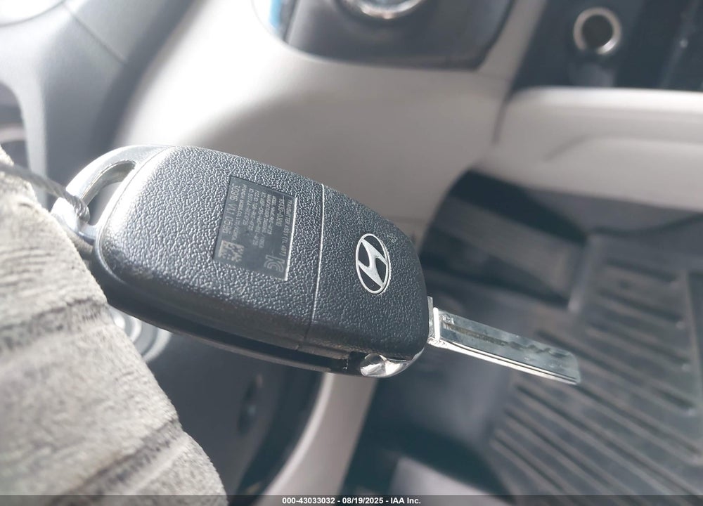 2016 HYUNDAI TUCSON SE VIN: KM8J3CA44GU195081