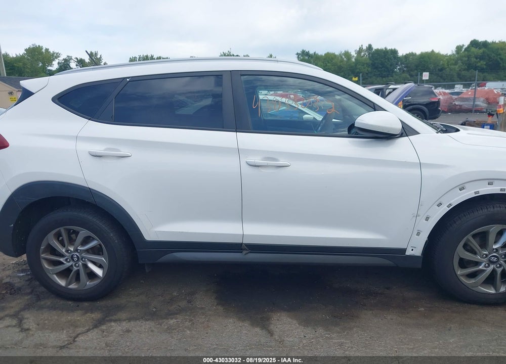 2016 HYUNDAI TUCSON SE VIN: KM8J3CA44GU195081