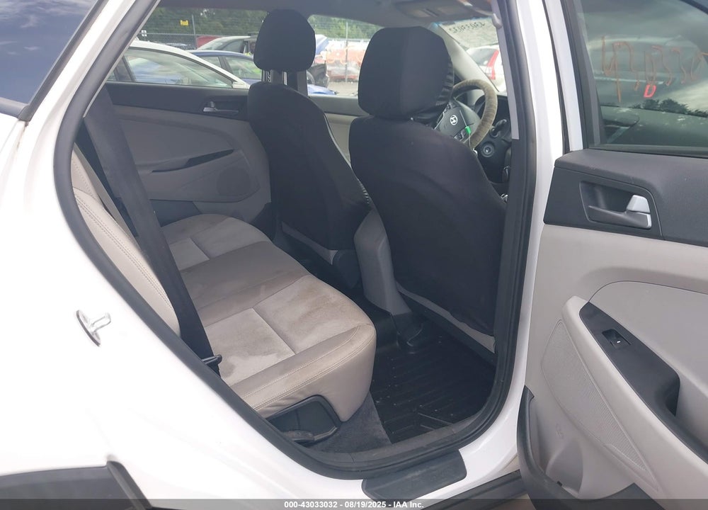 2016 HYUNDAI TUCSON SE VIN: KM8J3CA44GU195081