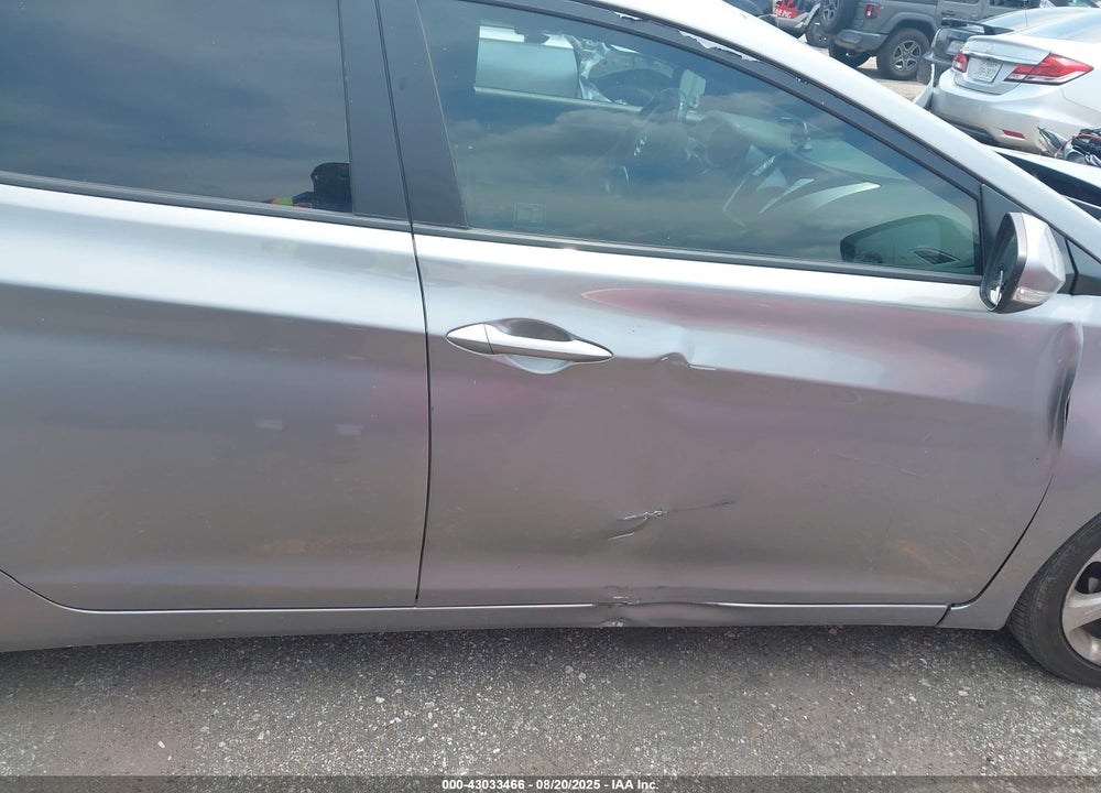 2013 HYUNDAI ELANTRA VIN: KMHDH4AE0DU918854