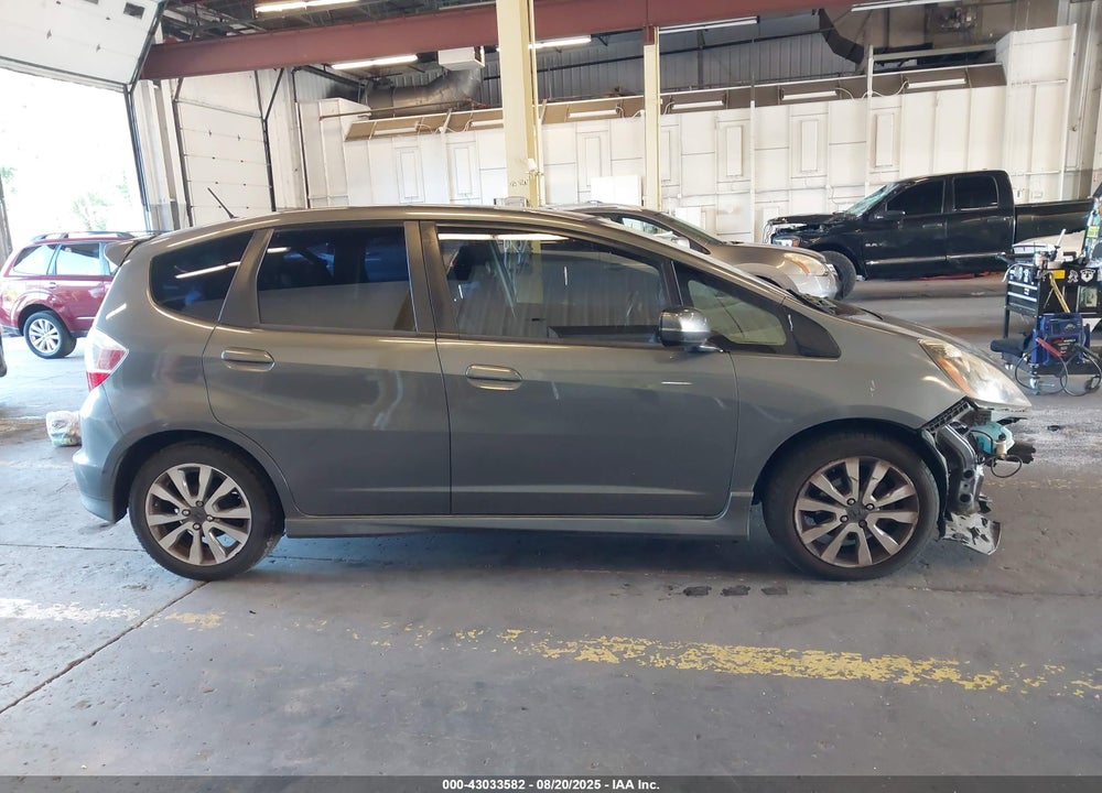 2013 HONDA FIT VIN: JHMGE8H51DC039424