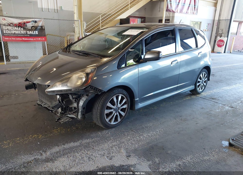 2013 HONDA FIT VIN: JHMGE8H51DC039424