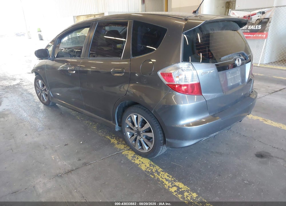 2013 HONDA FIT VIN: JHMGE8H51DC039424
