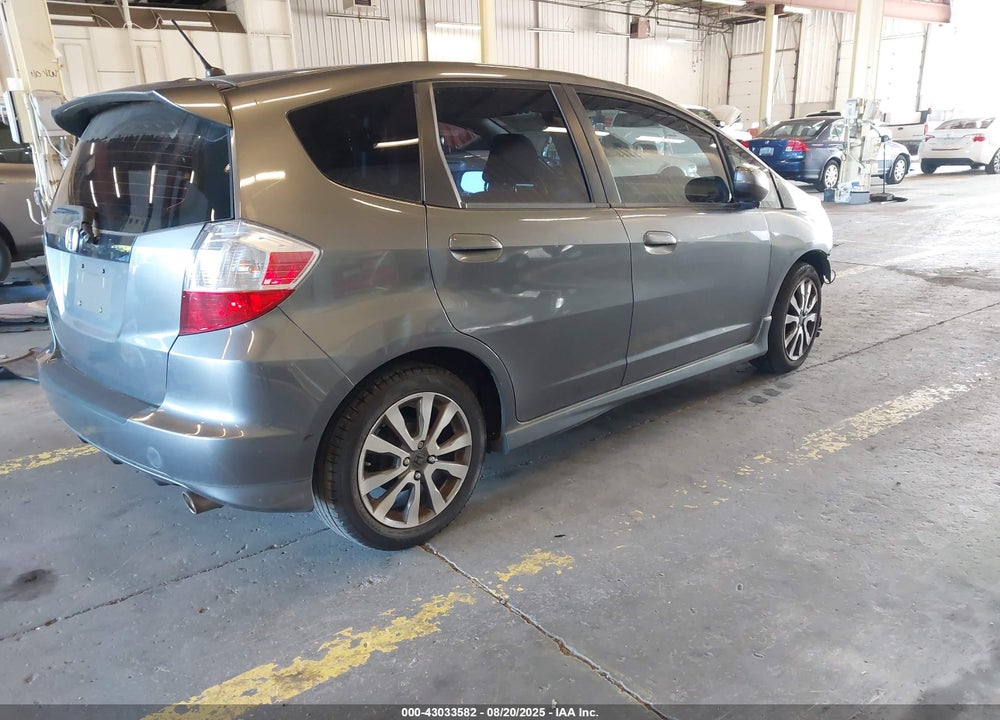 2013 HONDA FIT VIN: JHMGE8H51DC039424