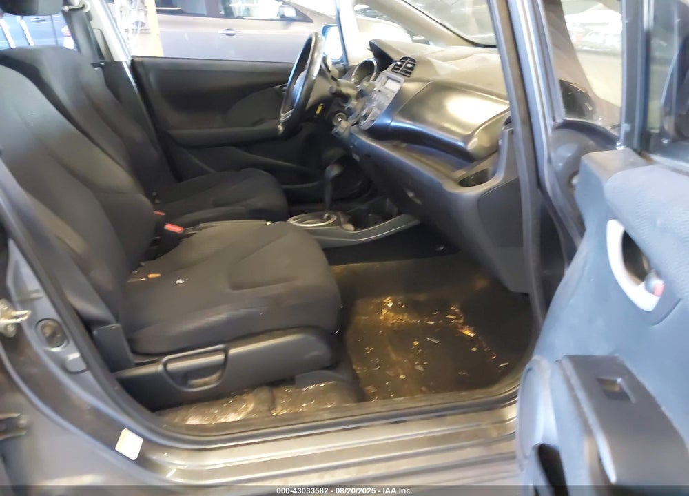 2013 HONDA FIT VIN: JHMGE8H51DC039424