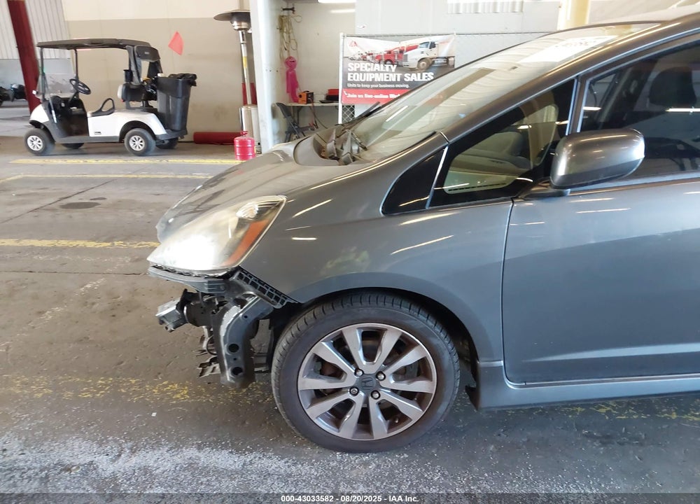 2013 HONDA FIT VIN: JHMGE8H51DC039424