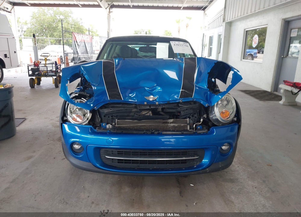2011 MINI COOPER VIN: WMWSU3C50BT253145