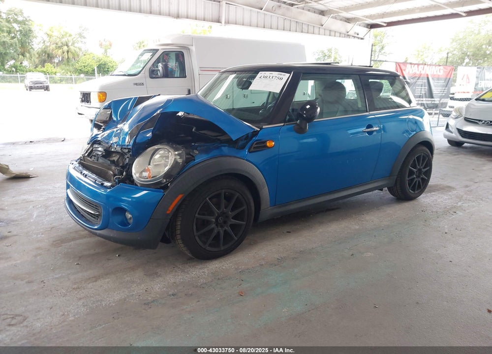 2011 MINI COOPER VIN: WMWSU3C50BT253145