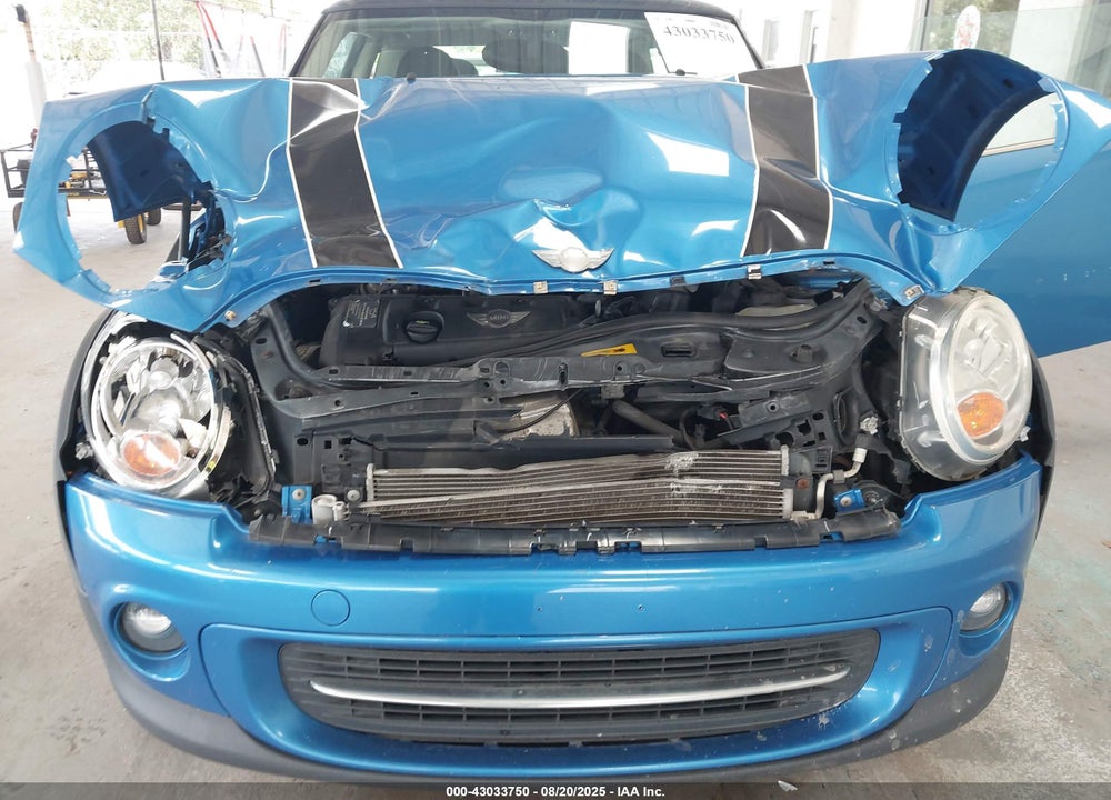 2011 MINI COOPER VIN: WMWSU3C50BT253145