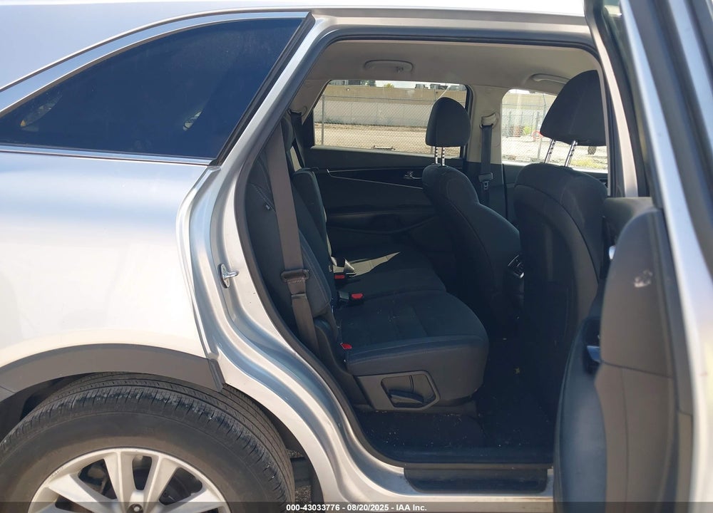 2019 KIA SORENTO VIN: 5XYPG4A30KG582267